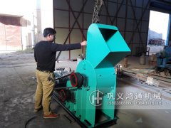 小型双级无筛底粉碎机发往江苏苏州