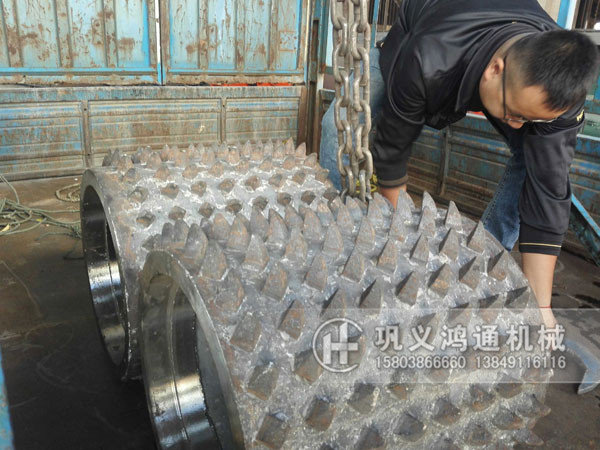 双齿辊破碎机配件辊齿发往辽宁锦州4