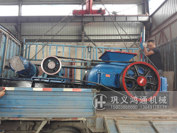 对辊破碎机发货现场图片
