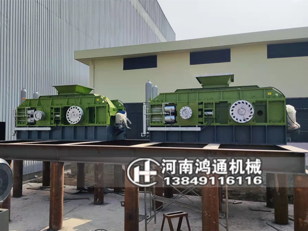 两台2PG1510全自动液压对辊制砂机到达浙江交投集团生产现场​