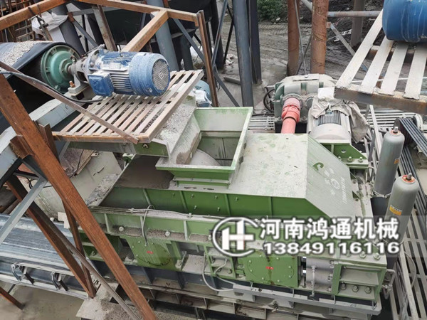 重庆2PG1610瓜米石对辊制砂机正常投入生产(图2)